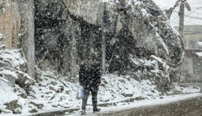 بريطانيا: تعطيل في حركة السفر بسبب الثلوج الكثيفة والفيضانات