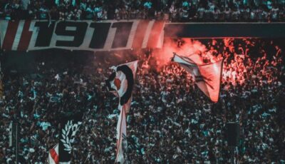 جماهير الزمالك تحتفل مع اللاعبين بالتأهل إلى ربع نهائي الكونفدرالية